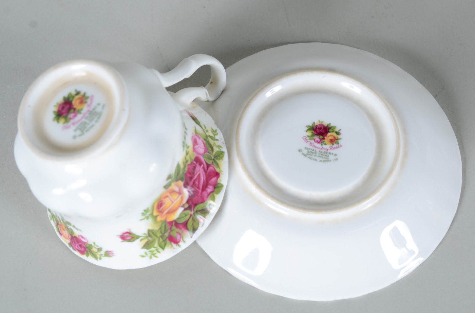 Quatro xícaras para chá com pires de porcelana inglesa Royal Albert... - foto 4 de 6