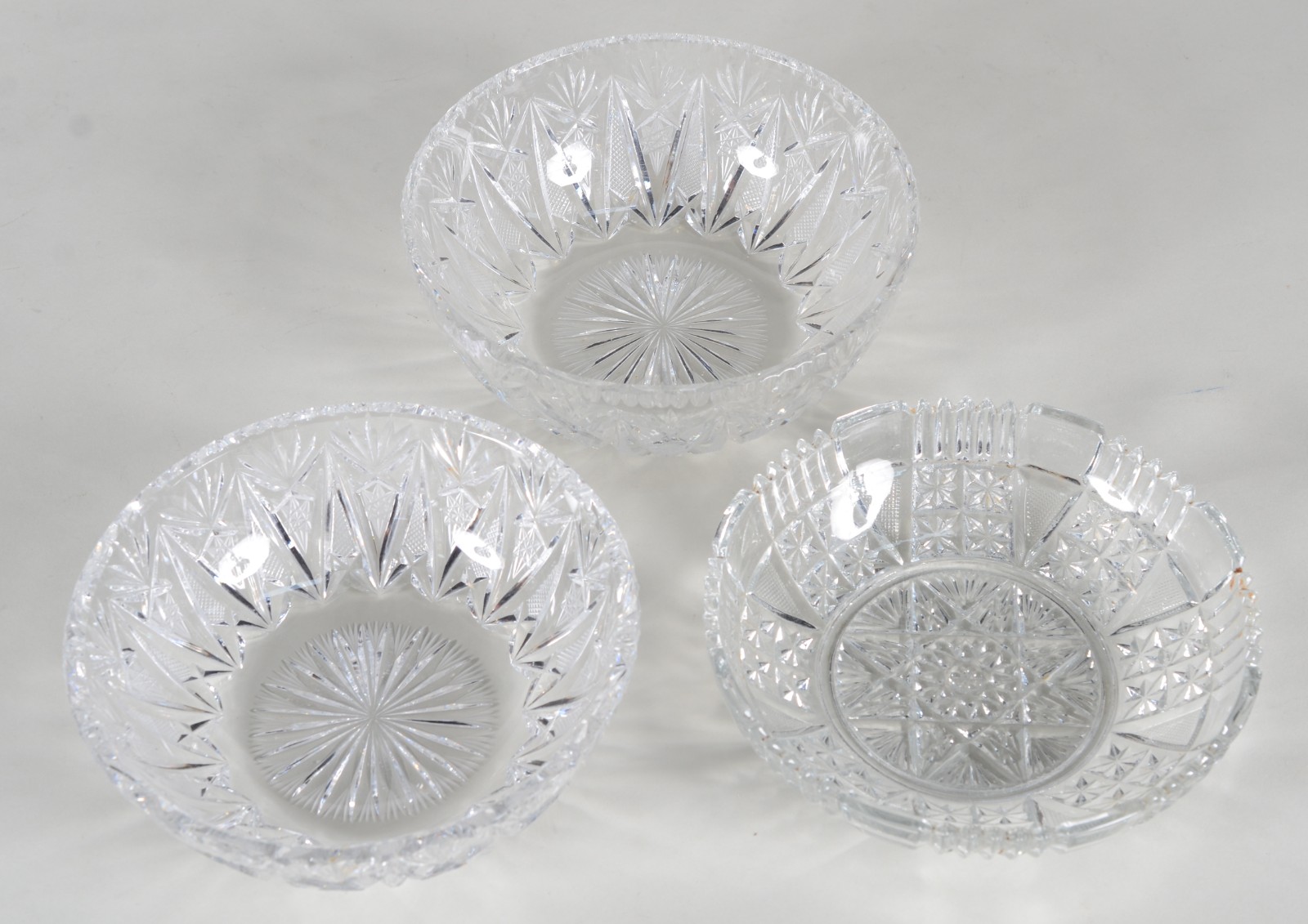 Diversas peças de cristal lapidado, sendo: 3 fruteiras (uma com... - foto 2 de 10
