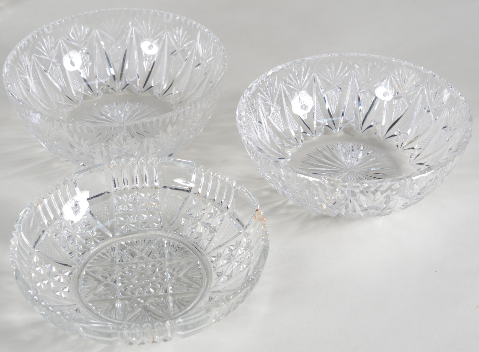 Diversas peças de cristal lapidado, sendo: 3 fruteiras (uma com... - foto 4 de 10