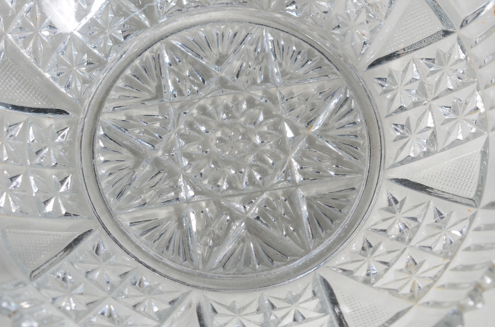 Diversas peças de cristal lapidado, sendo: 3 fruteiras (uma com... - foto 5 de 10
