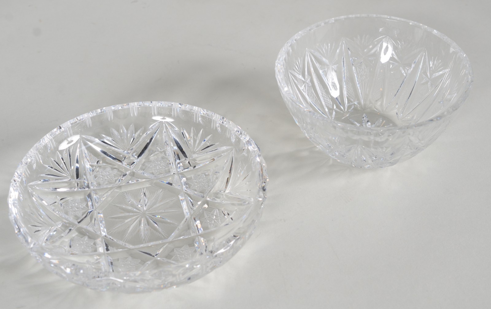 Diversas peças de cristal lapidado, sendo: 3 fruteiras (uma com... - foto 7 de 10