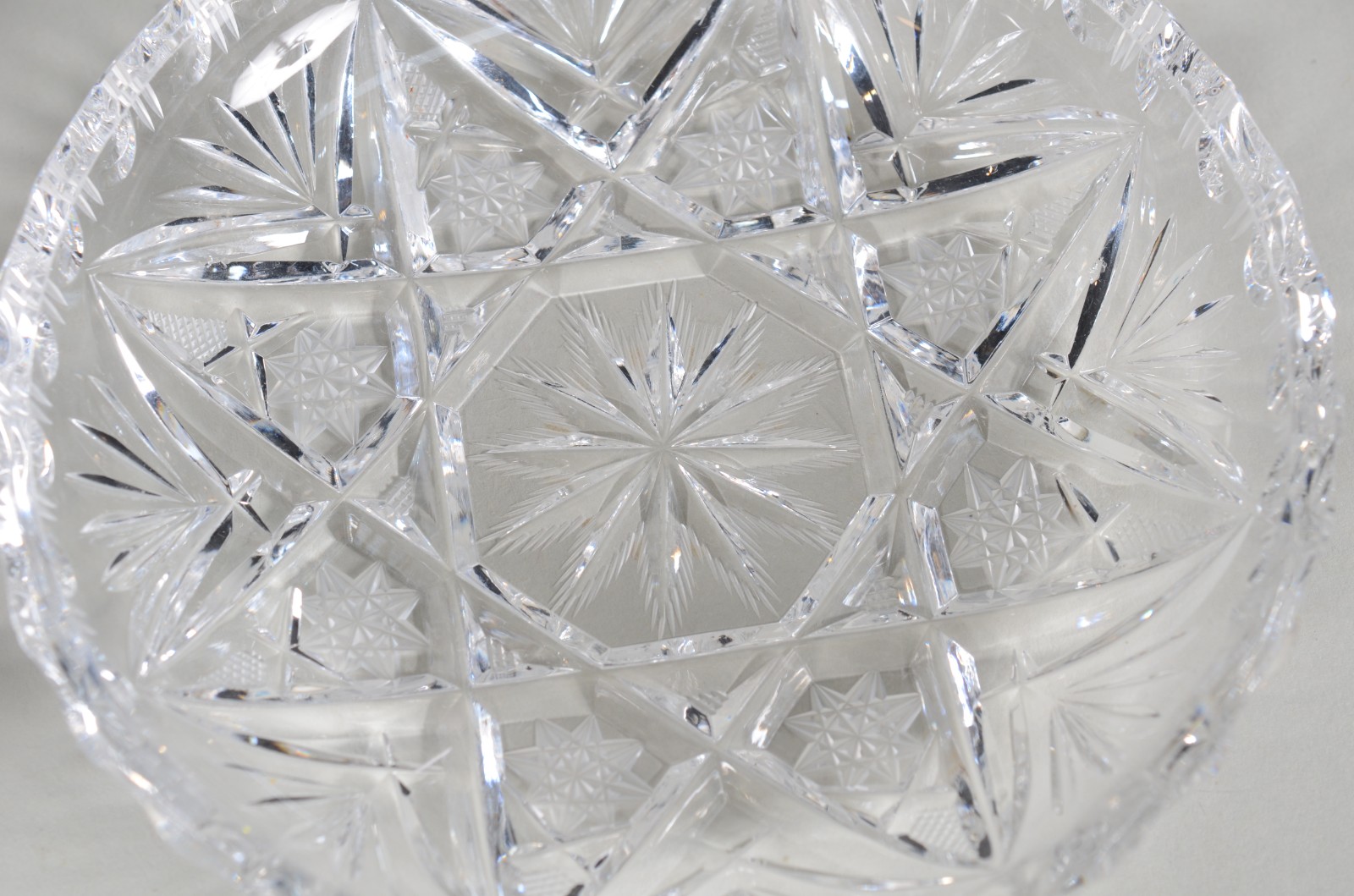 Diversas peças de cristal lapidado, sendo: 3 fruteiras (uma com... - foto 8 de 10