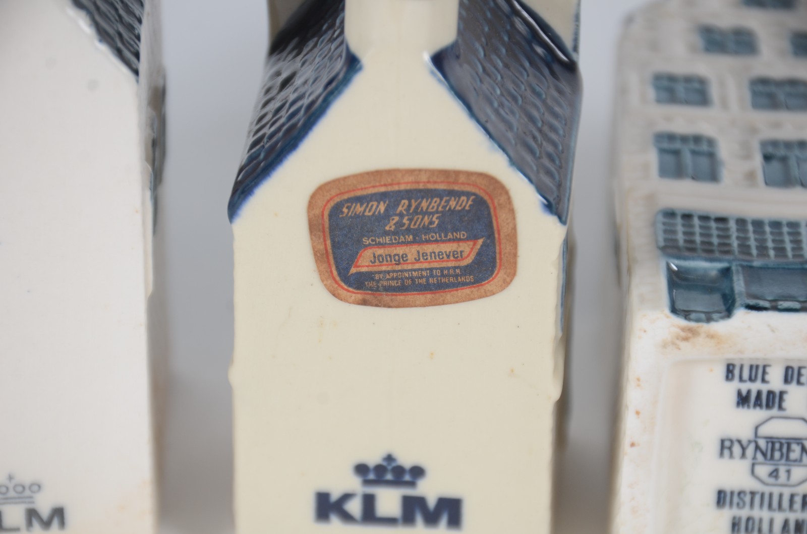 Coleção com 17 garrafas de cerâmica da KLM na forma de pequenos... - foto 5 de 7