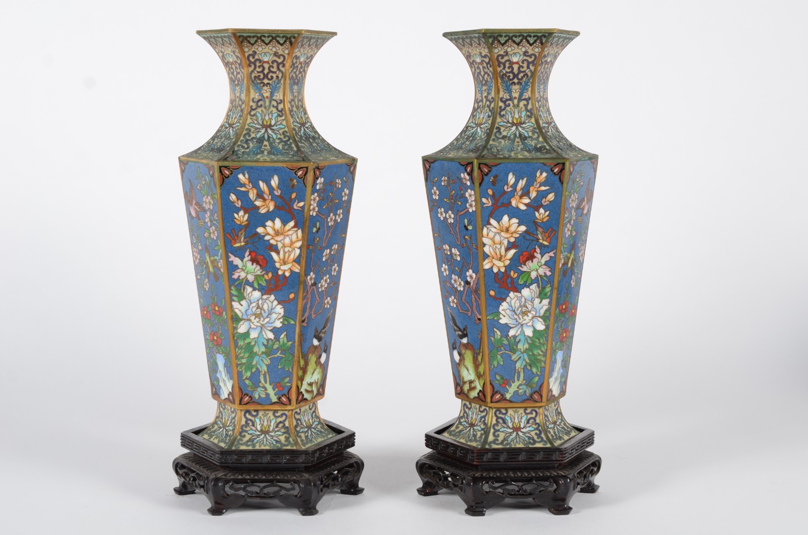 Par de belíssimos vasos de cloisoné chines feitio sextavado... - foto 1 de 7