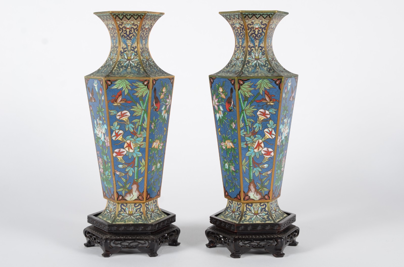 Par de belíssimos vasos de cloisoné chines feitio sextavado... - foto 2 de 7