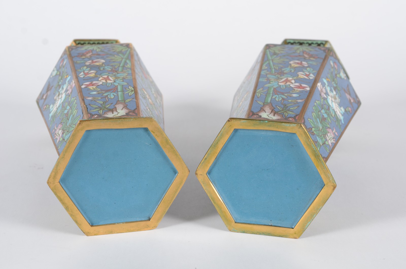 Par de belíssimos vasos de cloisoné chines feitio sextavado... - foto 7 de 7