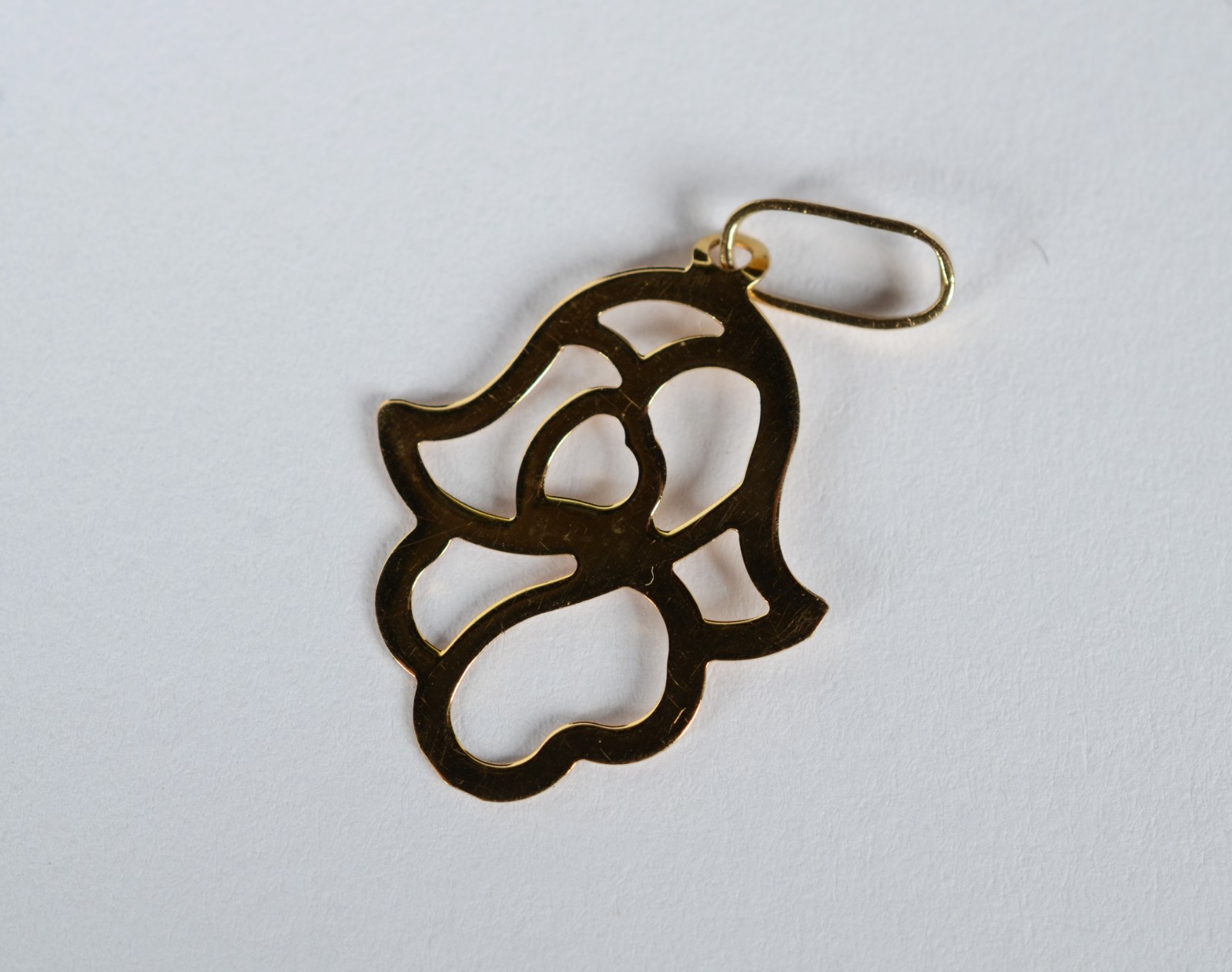 Três pendentes de ouro 18 k., contraste 750, sendo: mão com olho, mão... - foto 4 de 5