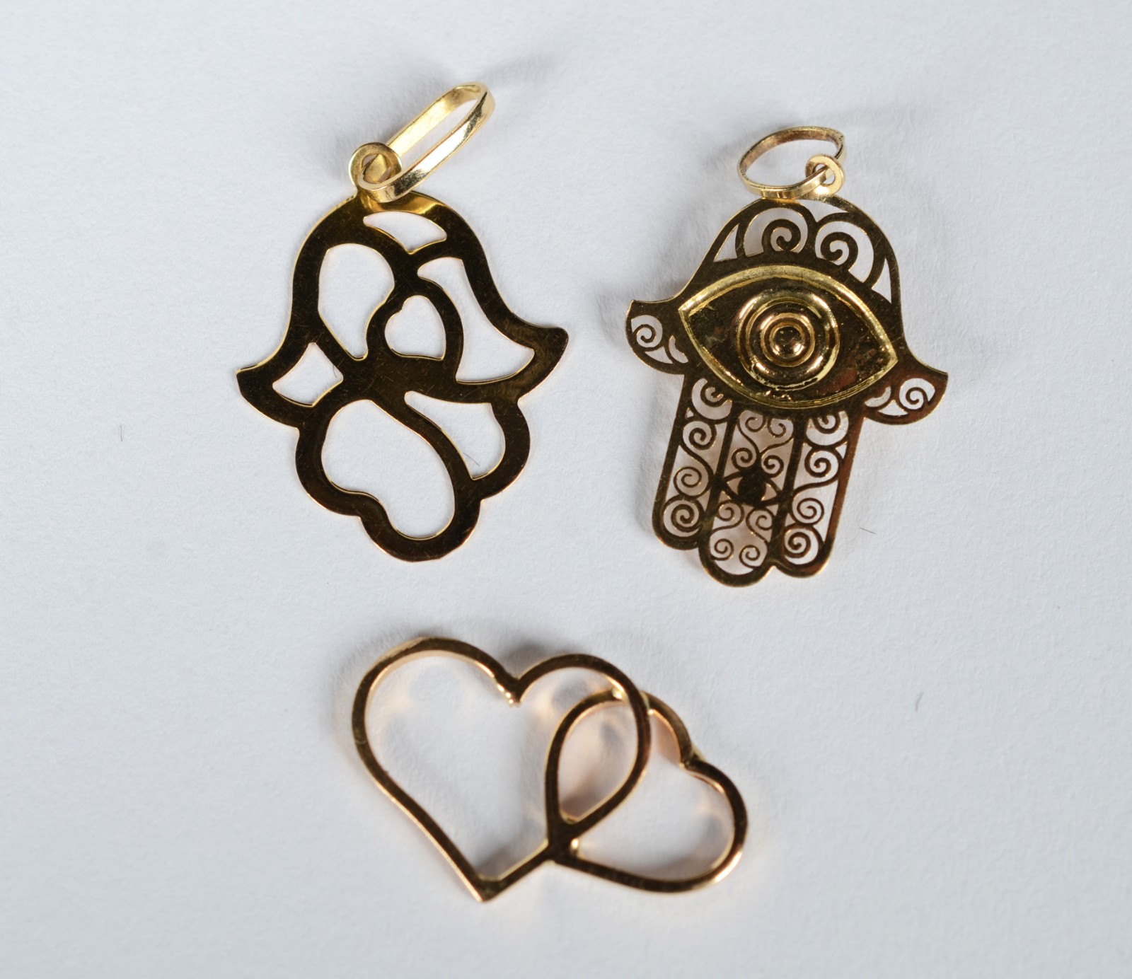 Três pendentes de ouro 18 k., contraste 750, sendo: mão com olho, mão... - foto 5 de 5