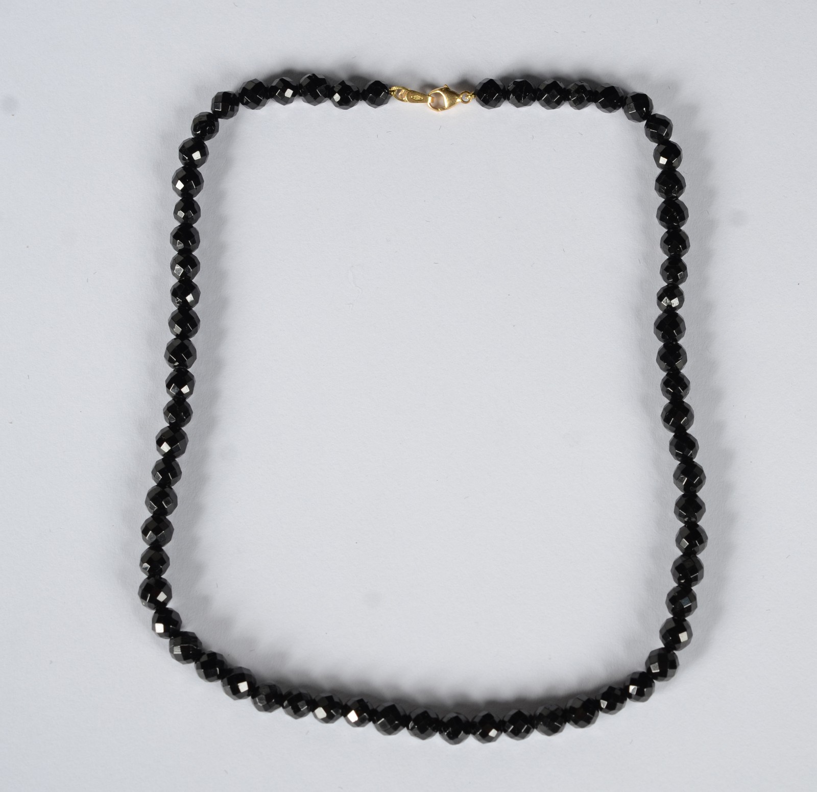 Colar com fecho e complementos de ouro 18 k, fio com 67 pedras... - foto 2 de 6
