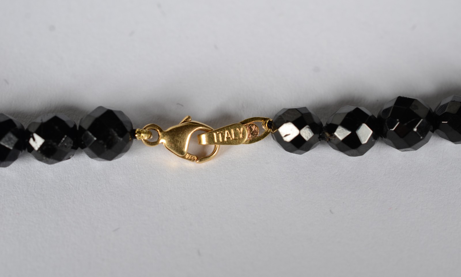 Colar com fecho e complementos de ouro 18 k, fio com 67 pedras... - foto 5 de 6