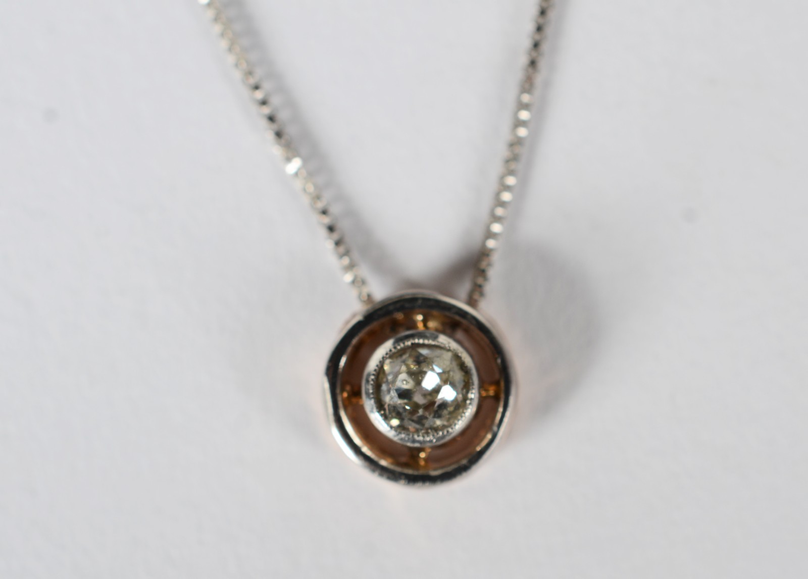 Cordão com ponto de luz de ouro branco, contraste 750 com diamante de... - foto 2 de 9