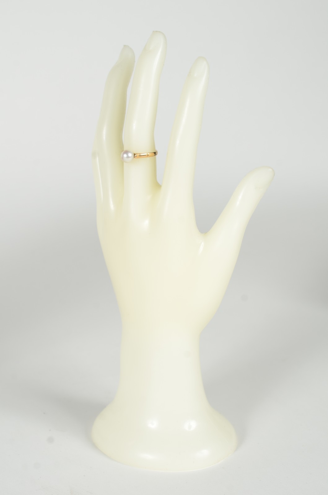 Conjunto em ouro 18 k., contraste 750, sendo: par de brincos e anel... - foto 5 de 7