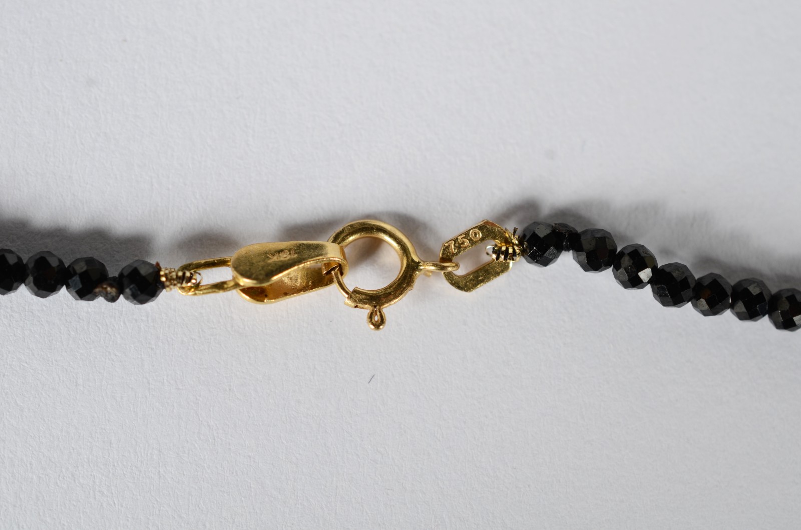 Colar com fecho e complementos de ouro 18 k., pendente na forma de... - foto 5 de 8