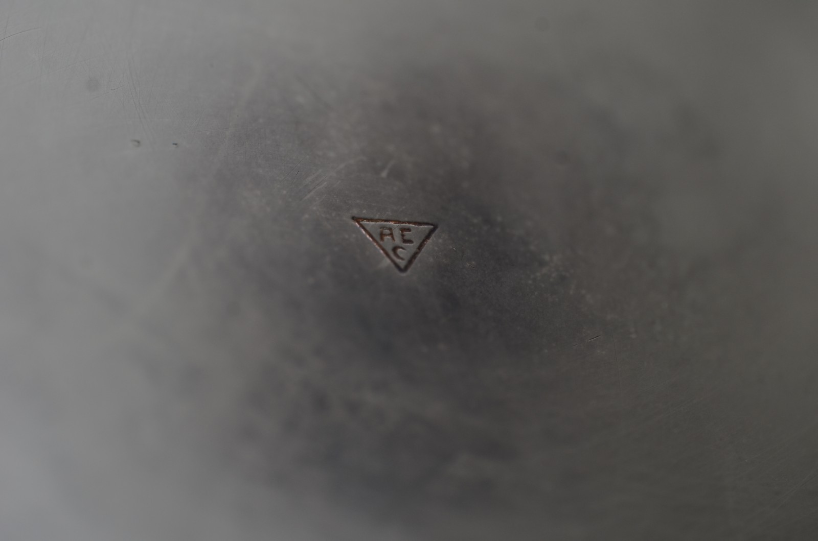 Diversas peças de metal prateado, sendo: 12 taças de pé alto para... - foto 10 de 11