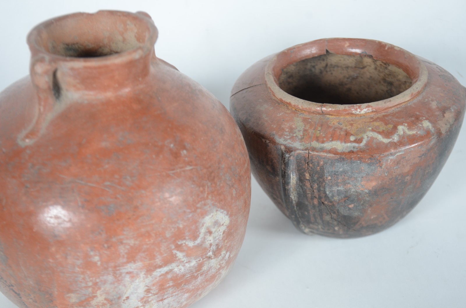 Conjunto com 10 potes de cerâmica e pedra possivelmente pré... - foto 2 de 4
