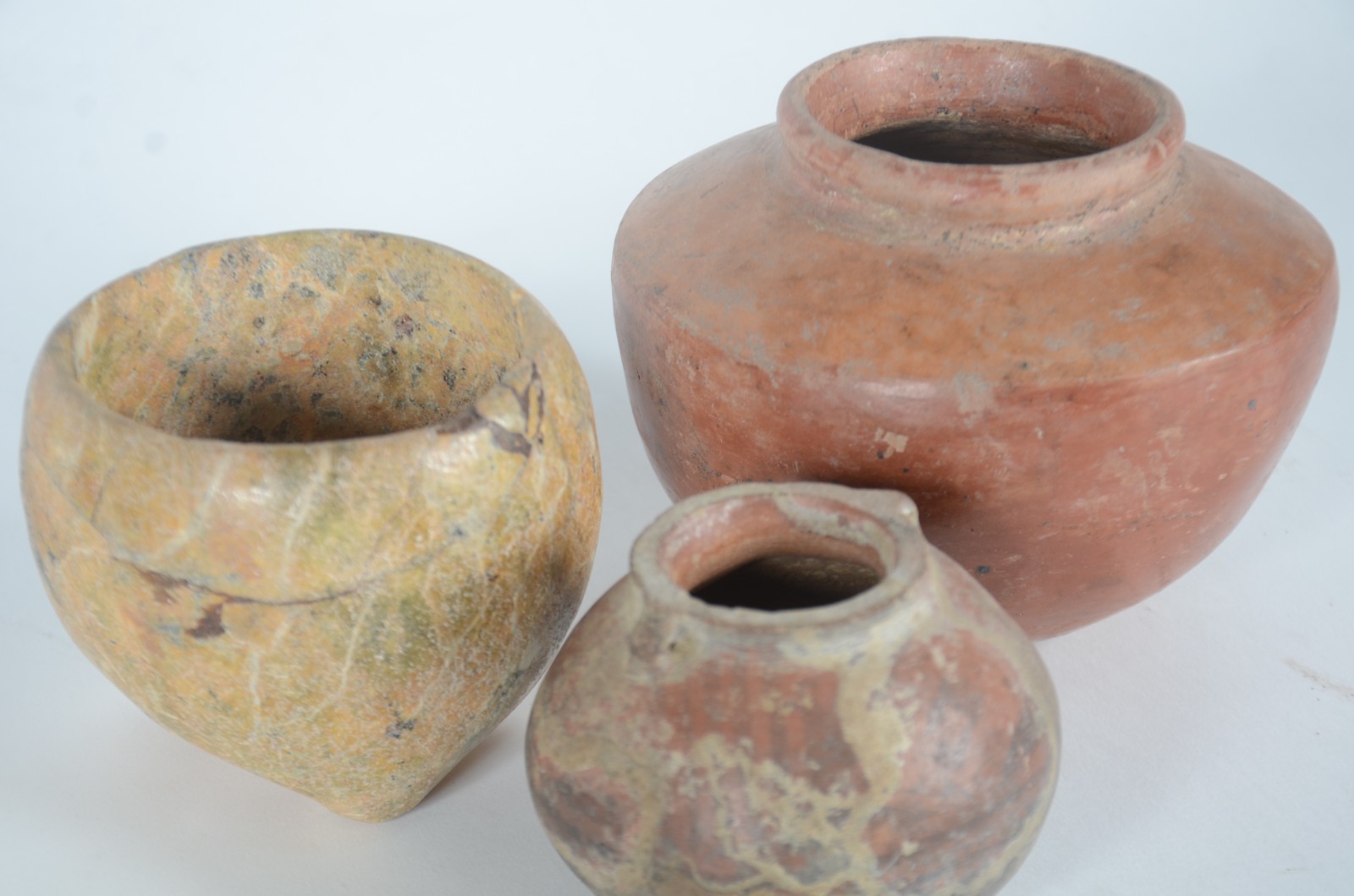 Conjunto com 10 potes de cerâmica e pedra possivelmente pré... - foto 3 de 4