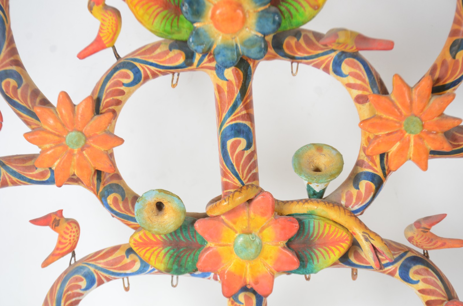 Três peças decorativas mexicanas, sendo: bowl de madeira pintada... - foto 4 de 11