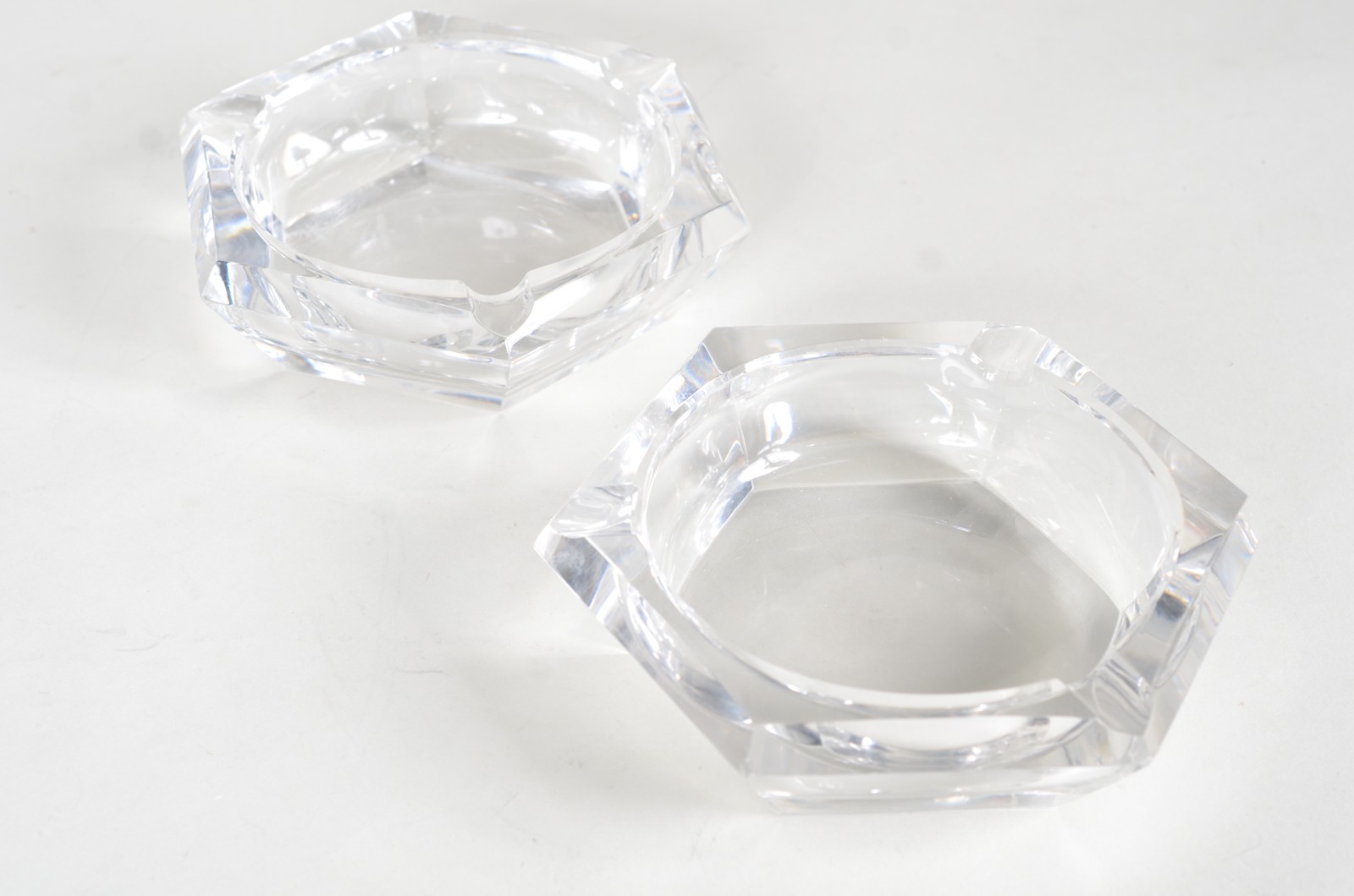 Diversas peças de cristal/vidro, sendo: 5 cinzeiros; porta confeitos... - foto 8 de 11