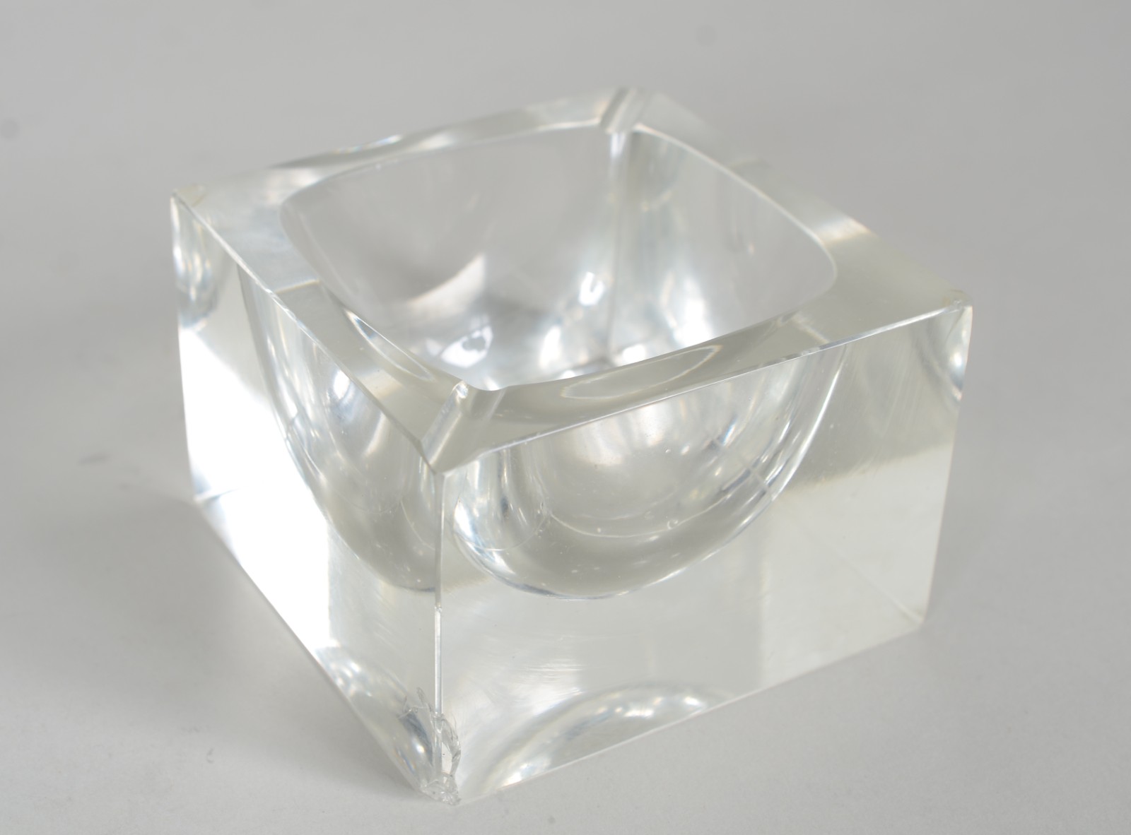 Diversas peças de cristal/vidro, sendo: 5 cinzeiros; porta confeitos... - foto 9 de 11
