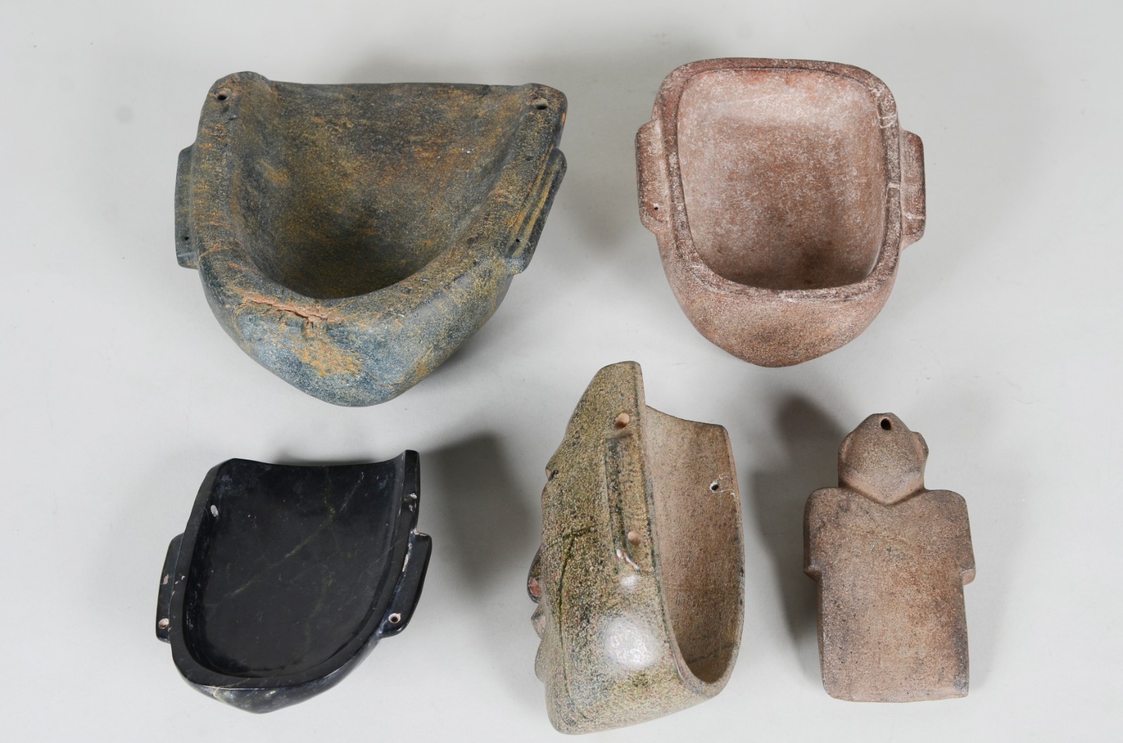 Conjunto com 5 antigas máscaras de pedra mexicana, astecas. - foto 5 de 5