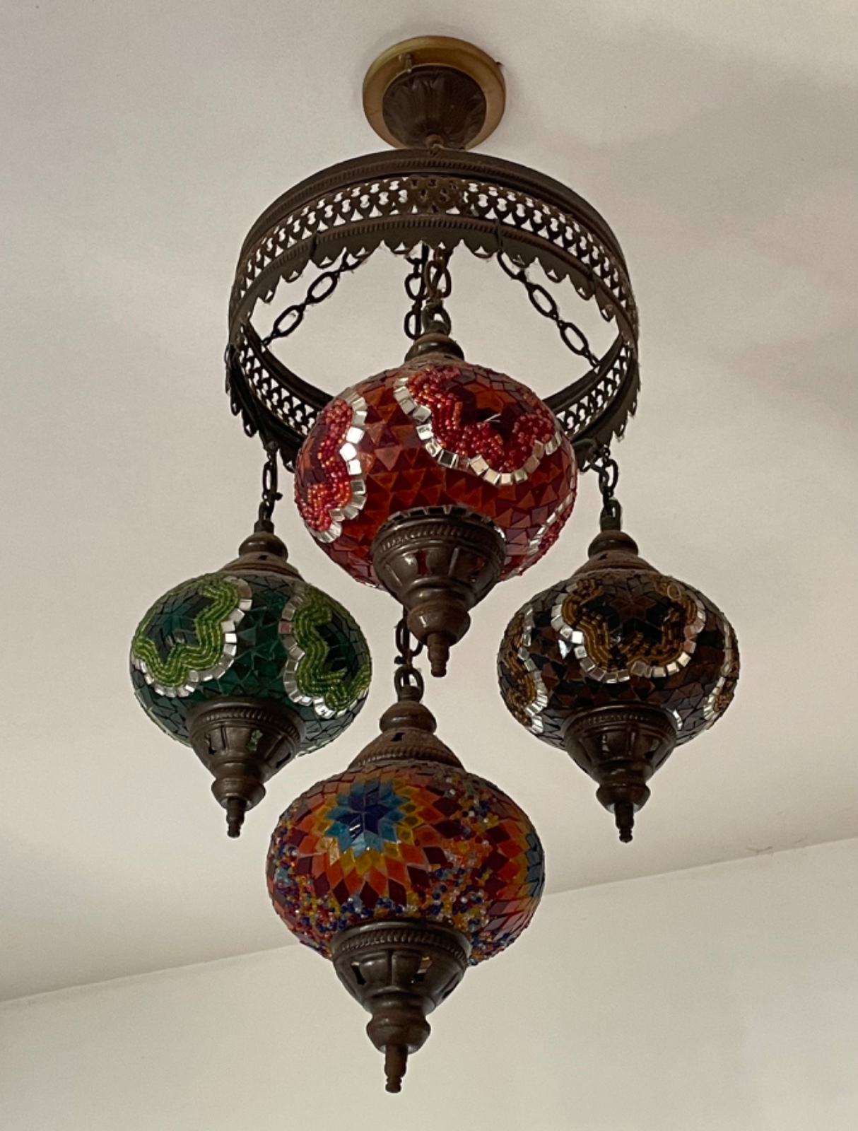 Lustre turco de metal e vidro colorido para 4 luzes. - foto 3 de 3