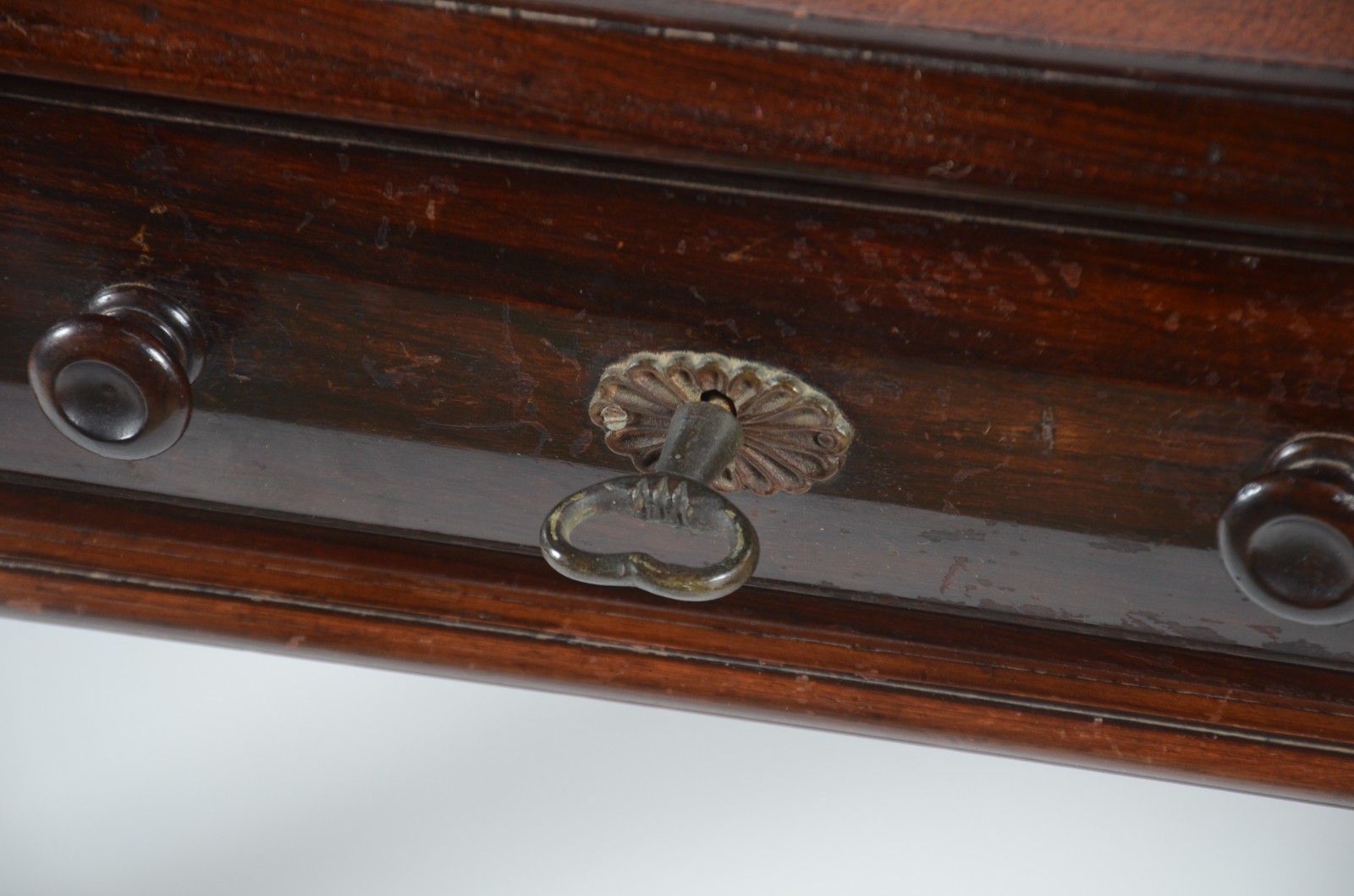 Mesa para escritório com tampo retangular e duas gavetas, pernas em... - foto 6 de 11