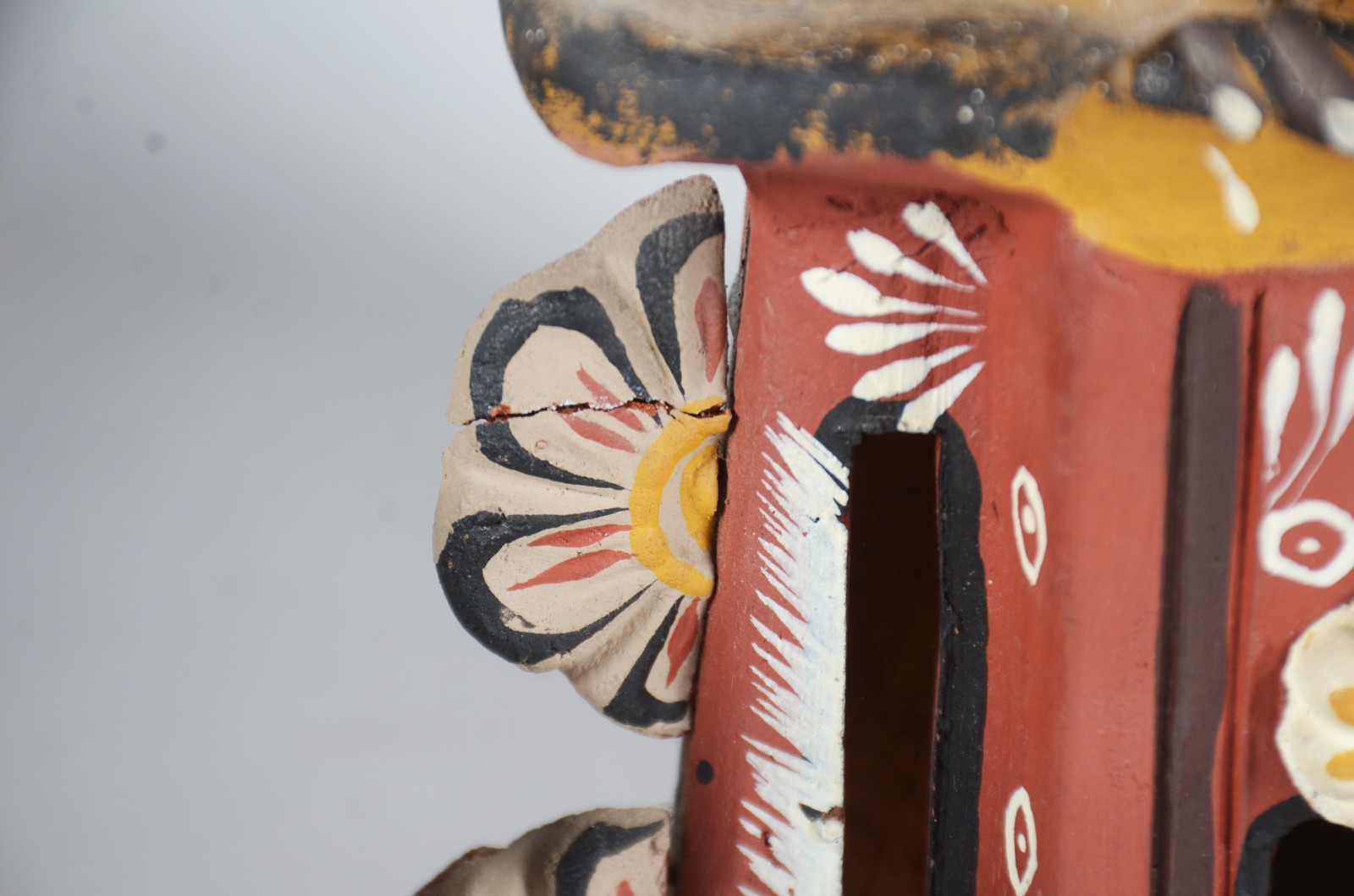 Três peças decorativas mexicanas, sendo: bowl de madeira pintada... - foto 11 de 11
