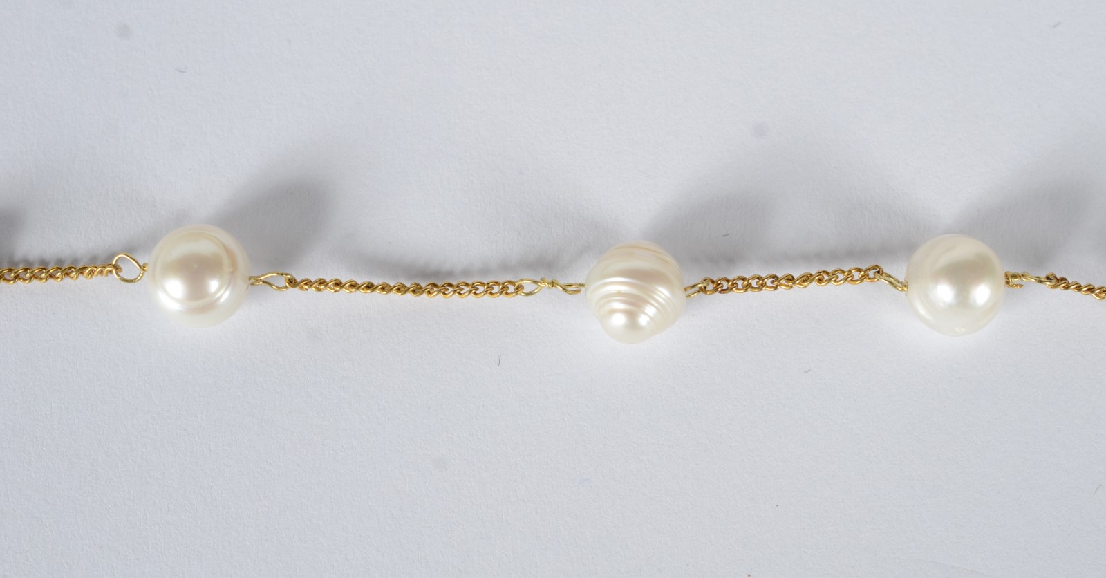 Pulseira de ouro 18 k., perolas intercaladas. (Por motivos de... - foto 1 de 7
