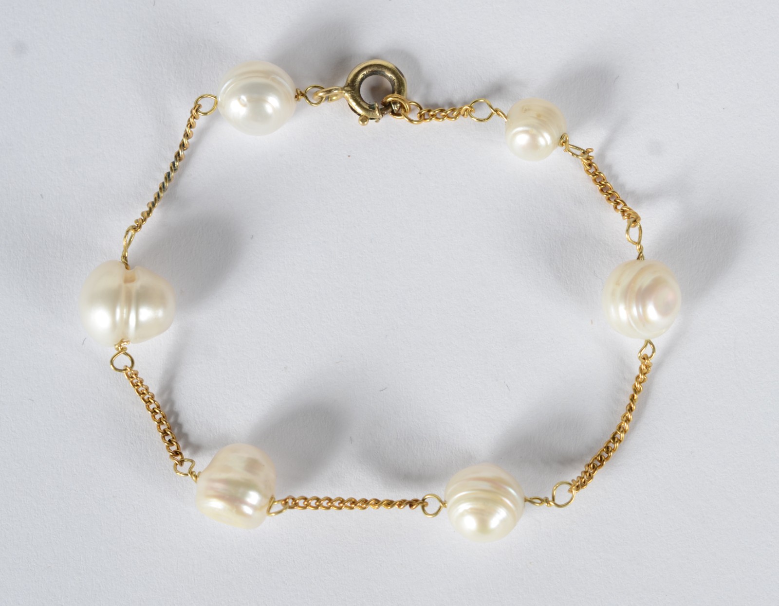 Pulseira de ouro 18 k., perolas intercaladas. (Por motivos de... - foto 3 de 7
