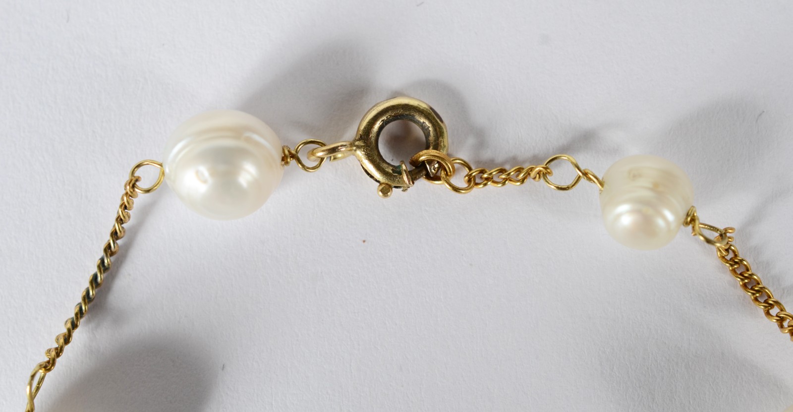 Pulseira de ouro 18 k., perolas intercaladas. (Por motivos de... - foto 4 de 7