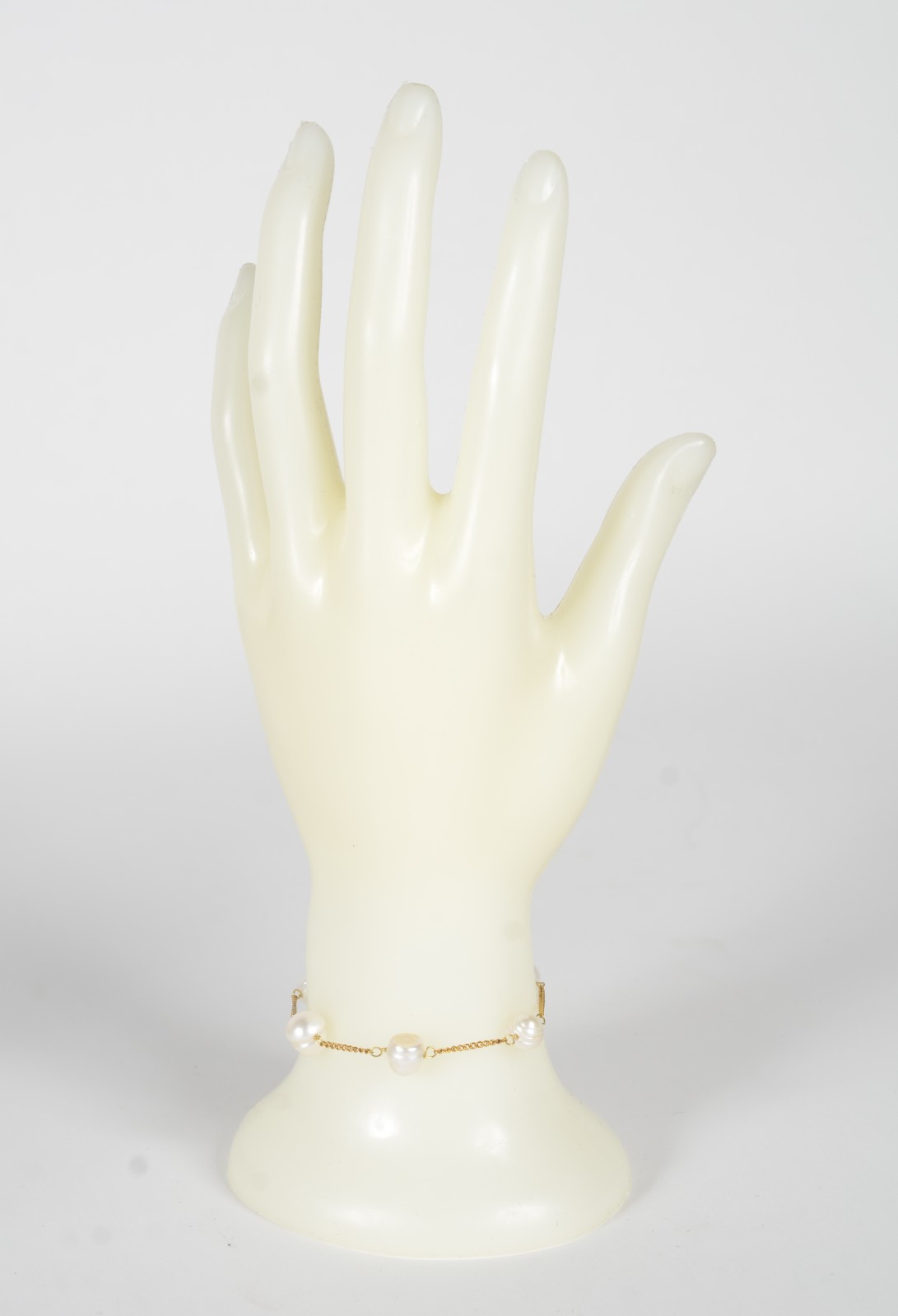 Pulseira de ouro 18 k., perolas intercaladas. (Por motivos de... - foto 5 de 7