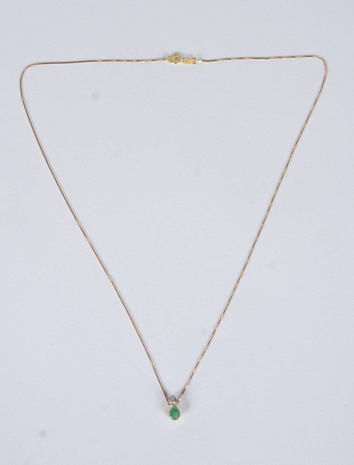 Colar com pendente de ouro 18 k., contraste 750 com esmeralda... - foto 3 de 9