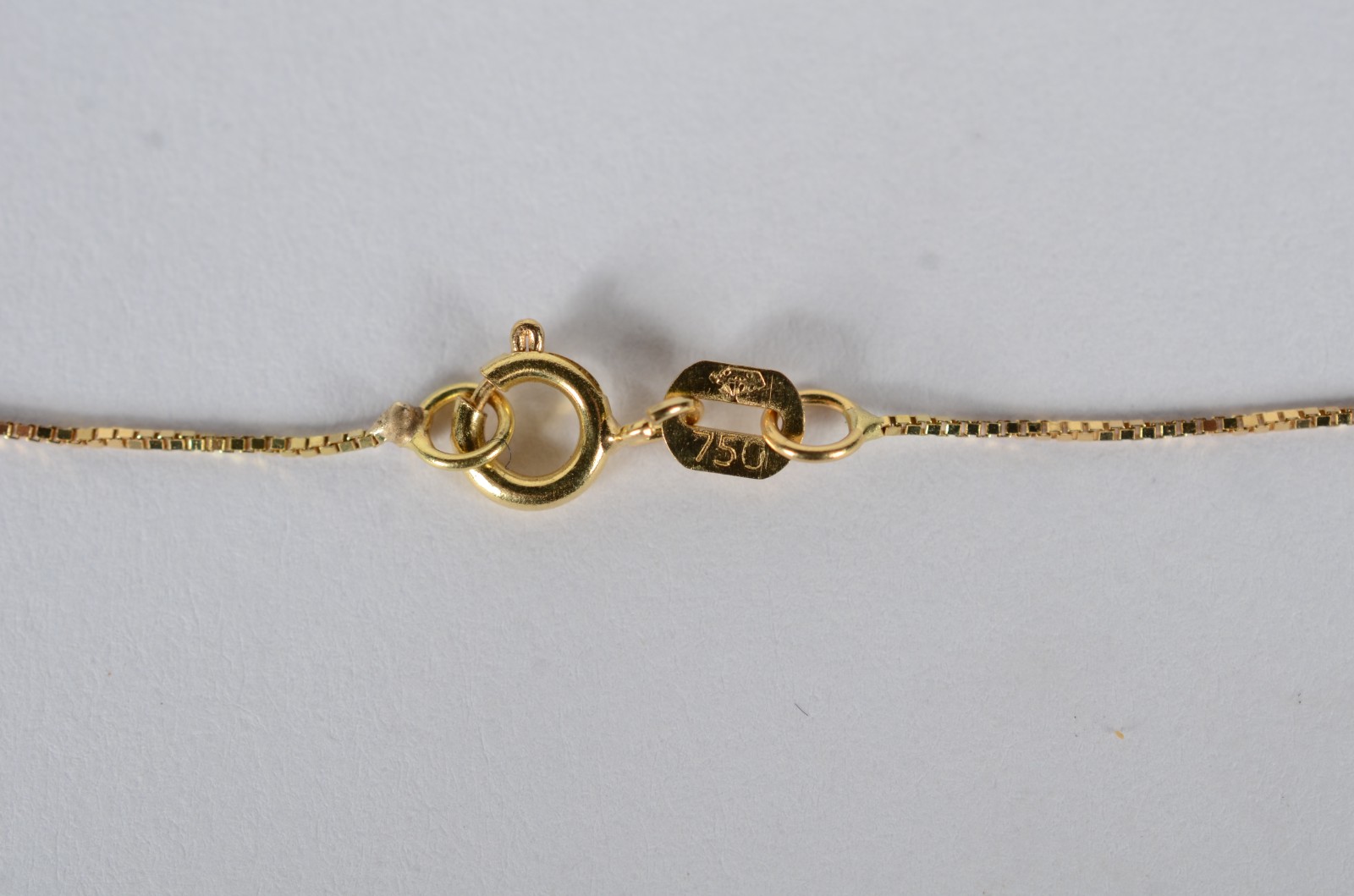 Colar com pendente de ouro 18 k., contraste 750 com esmeralda... - foto 6 de 9