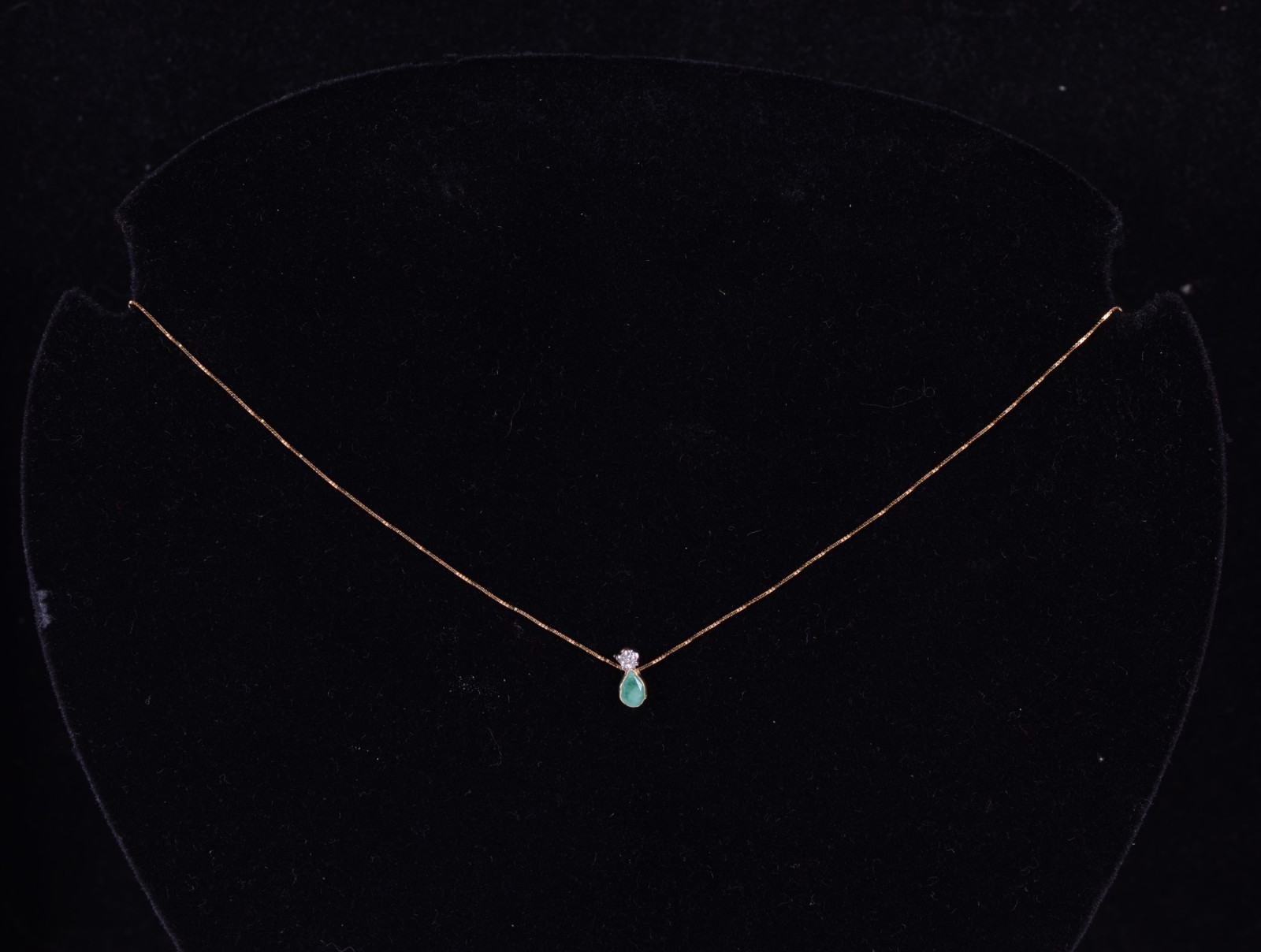 Colar com pendente de ouro 18 k., contraste 750 com esmeralda... - foto 8 de 9