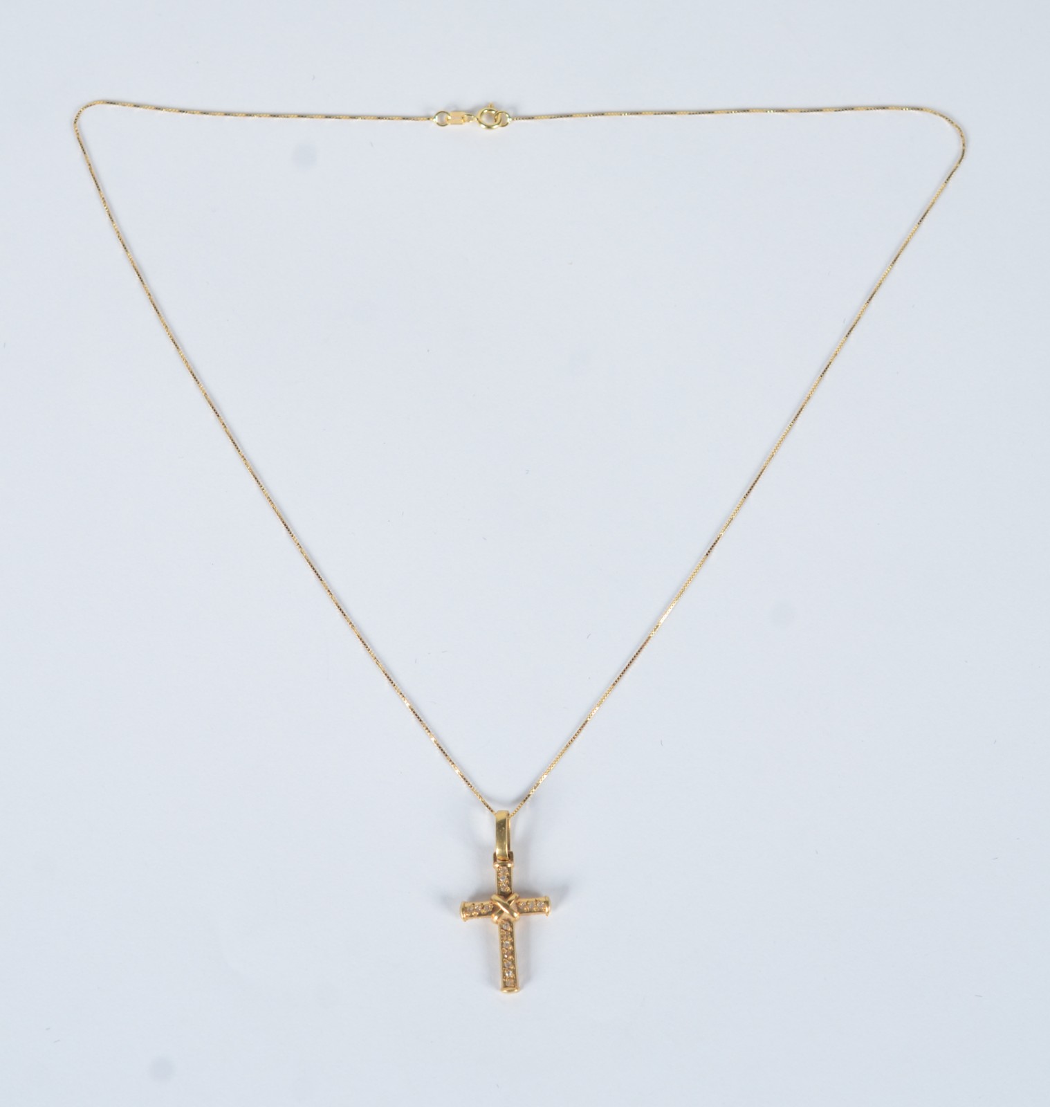 Colar de ouro 18 k., contraste 750 com crucifixo cravejado de... - foto 3 de 9