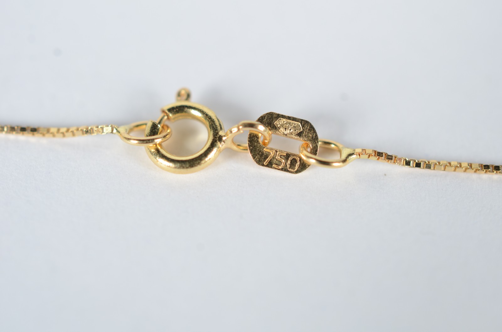 Colar de ouro 18 k., contraste 750 com crucifixo cravejado de... - foto 6 de 9