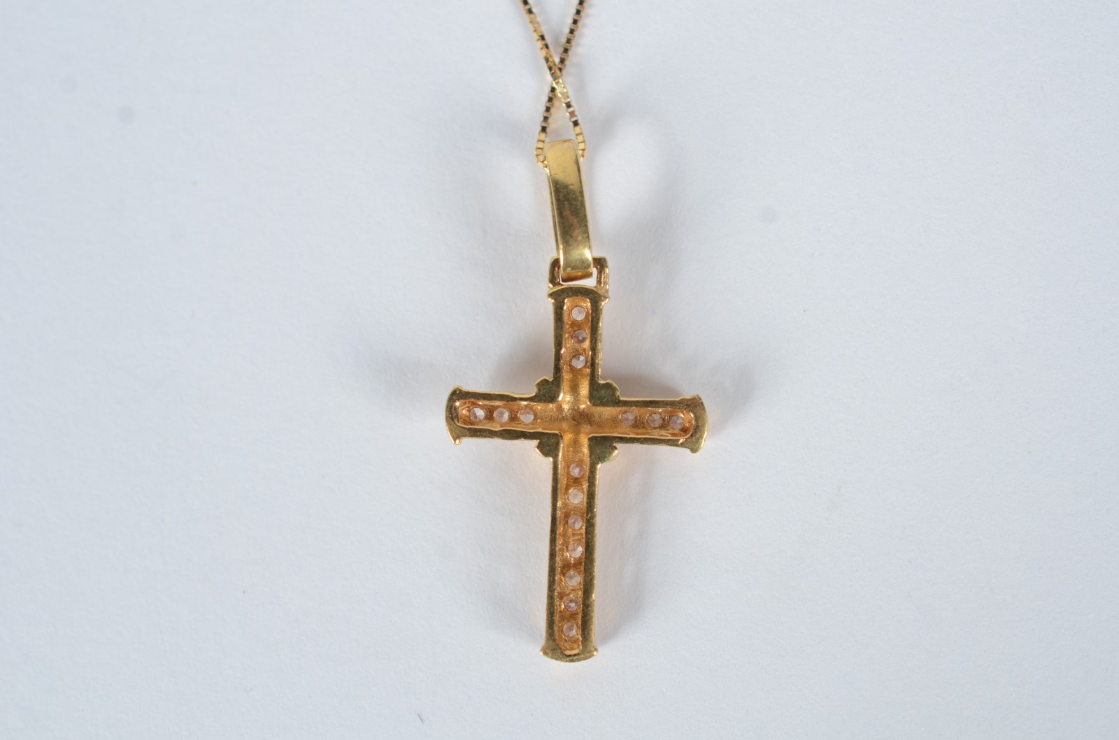 Colar de ouro 18 k., contraste 750 com crucifixo cravejado de... - foto 7 de 9