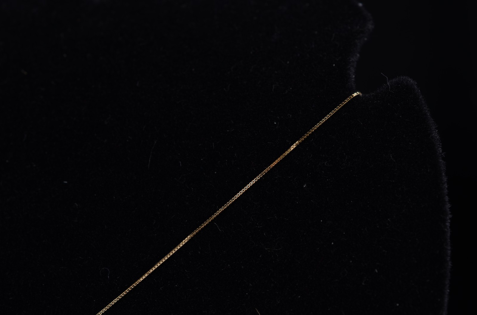 Colar de ouro 18 k., contraste 750 com crucifixo cravejado de... - foto 9 de 9