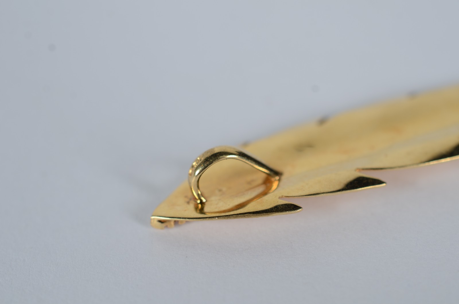 Pendente de ouro 18 k., contraste 750 feitio folha com brilhantes... - foto 5 de 6