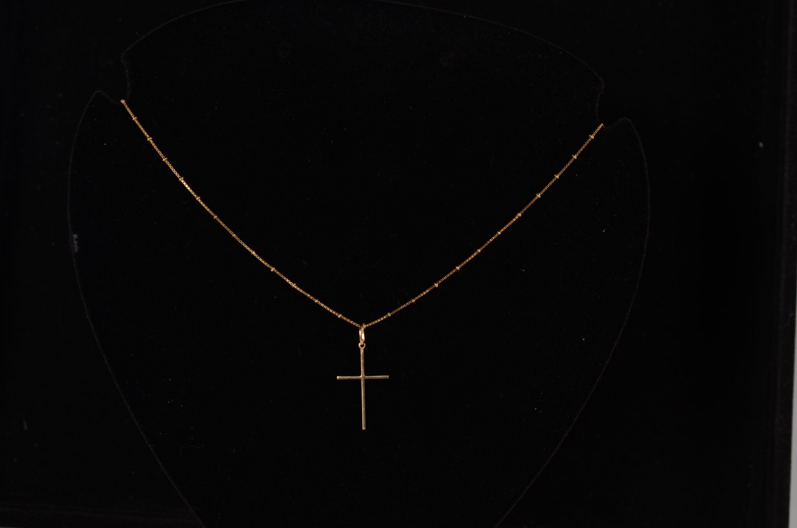 Colar de ouro 18 k., contraste 750 com bolinhas e crucifixo. (Por... - foto 7 de 7