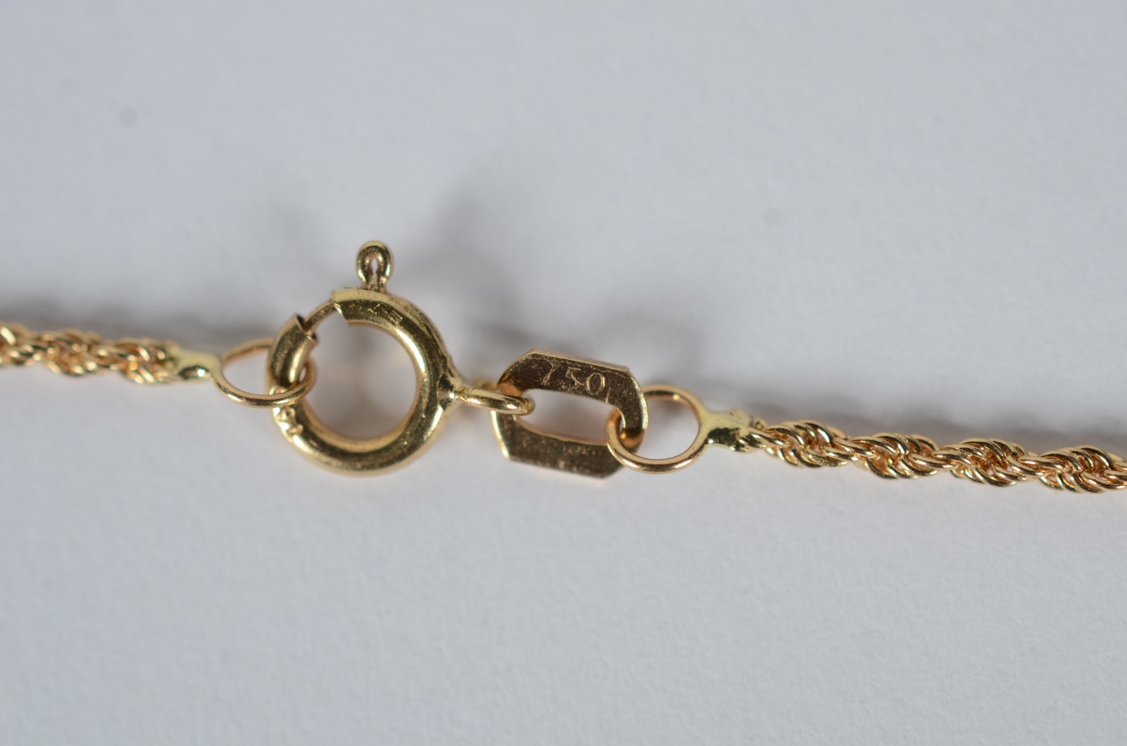 Colar de ouro 18 k., pendente de São Jorge. (Por motivos de segurança... - foto 7 de 10