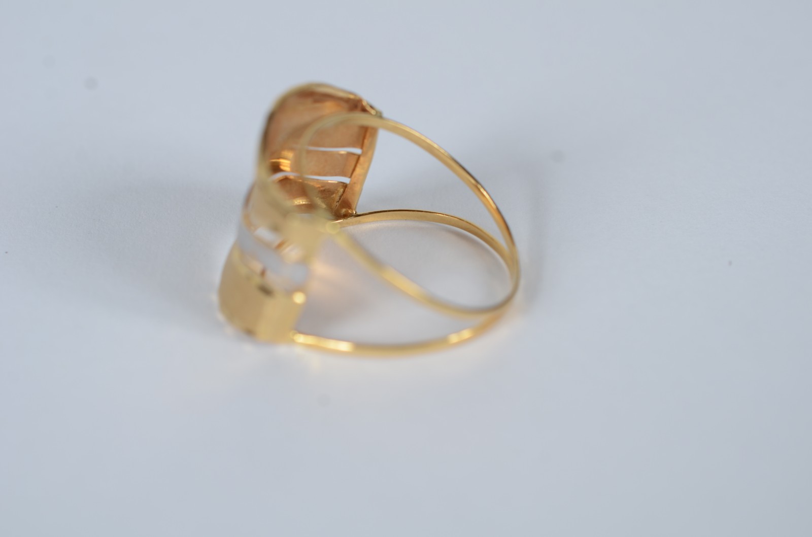Anel de ouro 18 k., aro 19. (Por motivos de segurança a peça não se... - foto 2 de 8