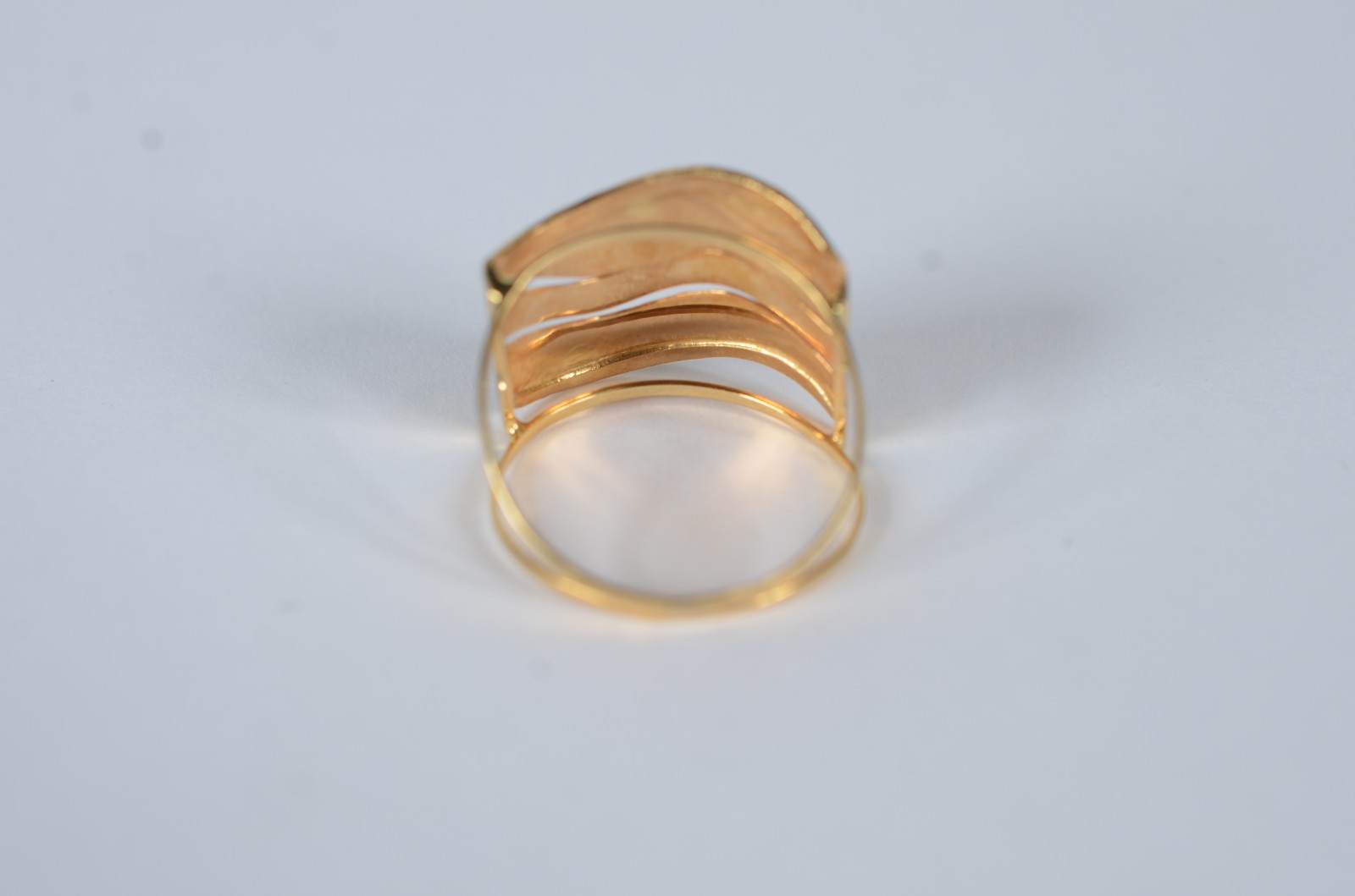 Anel de ouro 18 k., aro 19. (Por motivos de segurança a peça não se... - foto 3 de 8