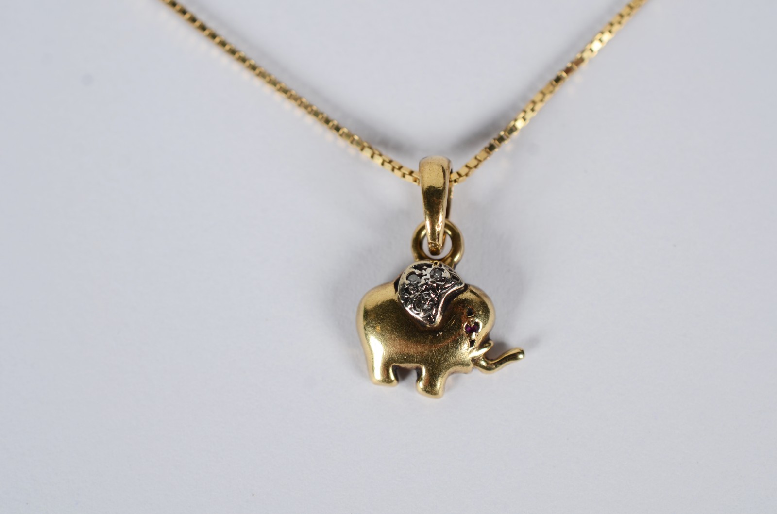 Tornozeleira de ouro 18 k., contraste 750 com pendente. (Por motivos... - foto 1 de 8