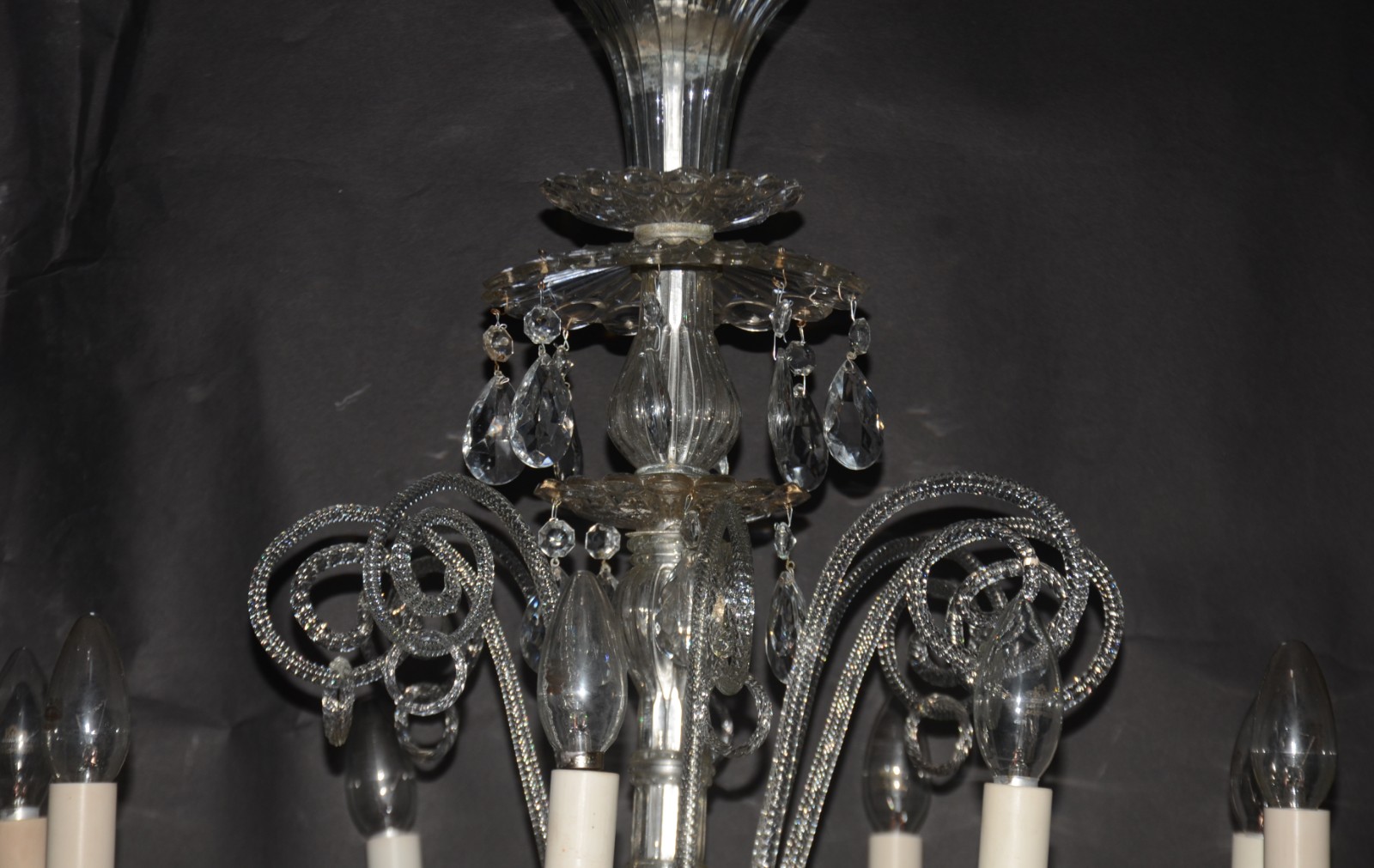 Lustre de cristal para 8 luzes, bobeches com bordas peroladas... - foto 4 de 10