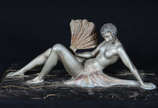 Estatueta  de petit bonze  representando figura... - Estatueta  de petit bonze  representando figura feminina com base de mármore. Assinado 