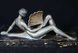 Estatueta  de petit bonze  representando figura... - Estatueta  de petit bonze  representando figura feminina com base de mármore. Assinado 