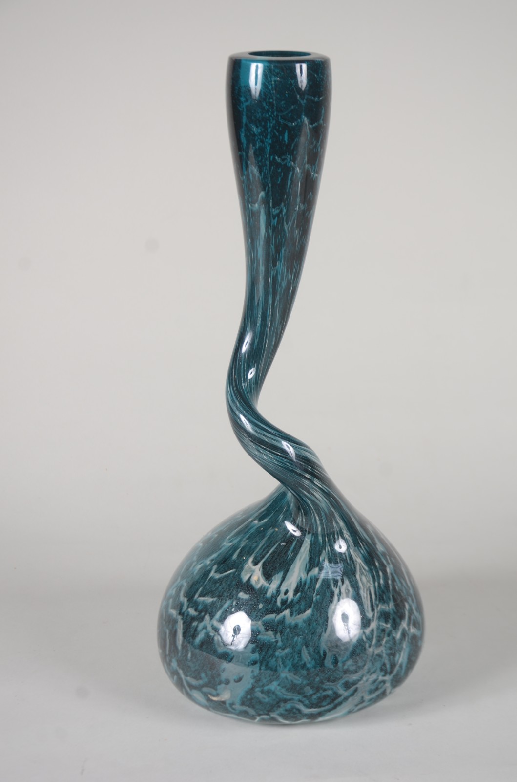 Garrafa de Murano verde mesclado, design moderno. - foto 1 de 5