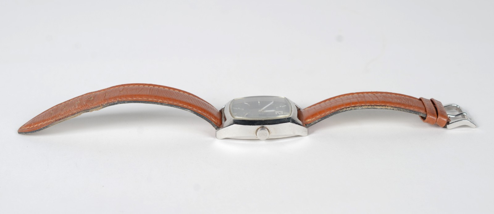 Relógio de pulso com mostrador de aço e pulseira de couro original. - foto 4 de 9
