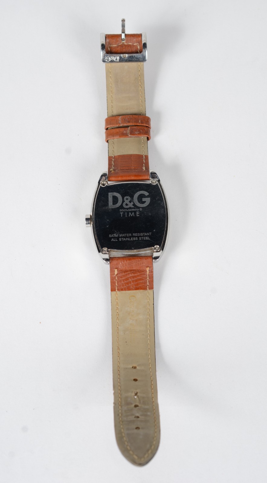 Relógio de pulso com mostrador de aço e pulseira de couro original. - foto 6 de 9